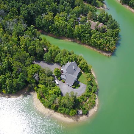 Smokie Mountain Lake House On Douglas Lake - 11 Bedrooms, 6 Bathrooms Sleeping 30 - Lakefront, Secluded, Private, Gated, Personal Boat Dock, Hot Tub , Theater Room, Games Room, Hot Tub, Indoor & Outdoor Kitchens Sevierville Exterior photo