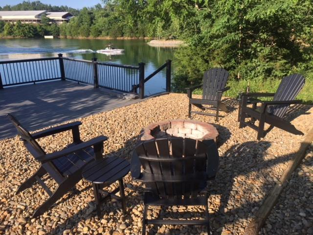 Smokie Mountain Lake House On Douglas Lake - 11 Bedrooms, 6 Bathrooms Sleeping 30 - Lakefront, Secluded, Private, Gated, Personal Boat Dock, Hot Tub , Theater Room, Games Room, Hot Tub, Indoor & Outdoor Kitchens Sevierville Exterior photo