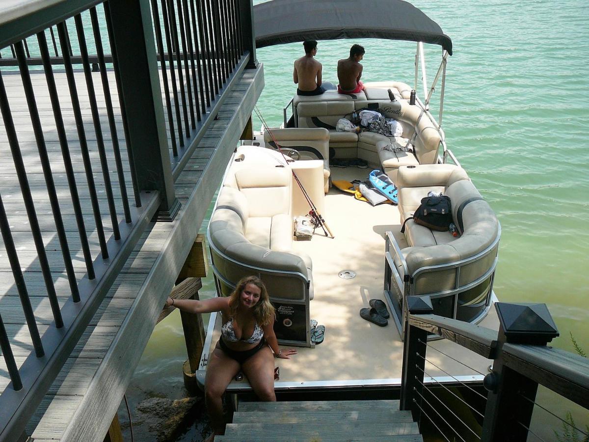 Smokie Mountain Lake House On Douglas Lake - 11 Bedrooms, 6 Bathrooms Sleeping 30 - Lakefront, Secluded, Private, Gated, Personal Boat Dock, Hot Tub , Theater Room, Games Room, Hot Tub, Indoor & Outdoor Kitchens Sevierville Exterior photo