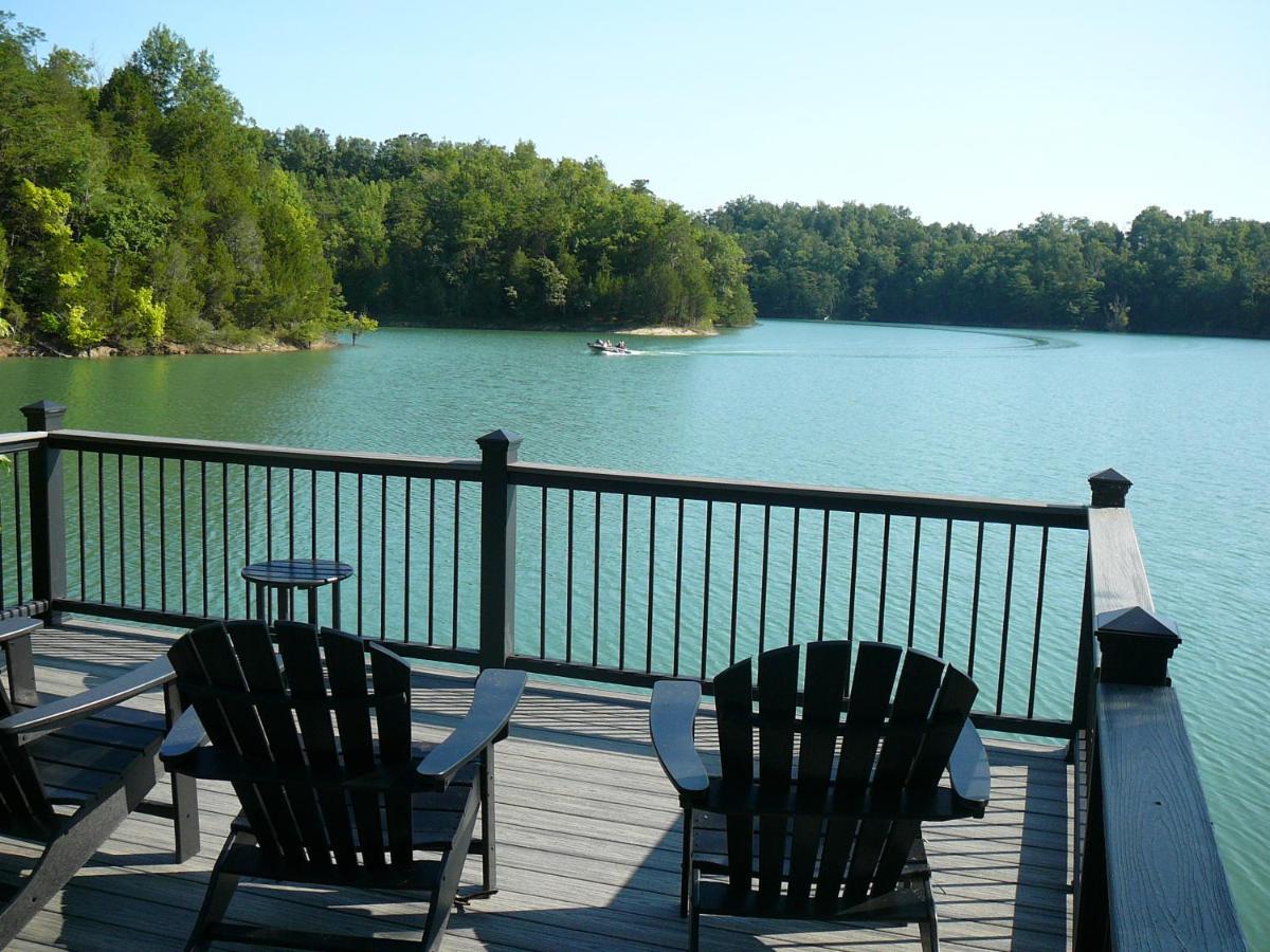 Smokie Mountain Lake House On Douglas Lake - 11 Bedrooms, 6 Bathrooms Sleeping 30 - Lakefront, Secluded, Private, Gated, Personal Boat Dock, Hot Tub , Theater Room, Games Room, Hot Tub, Indoor & Outdoor Kitchens Sevierville Exterior photo