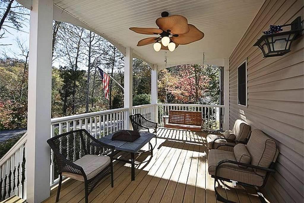 Smokie Mountain Lake House On Douglas Lake - 11 Bedrooms, 6 Bathrooms Sleeping 30 - Lakefront, Secluded, Private, Gated, Personal Boat Dock, Hot Tub , Theater Room, Games Room, Hot Tub, Indoor & Outdoor Kitchens Sevierville Exterior photo
