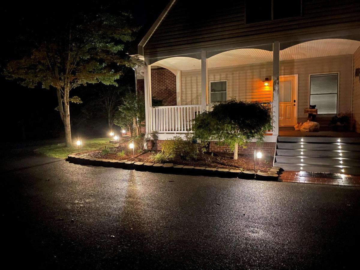 Smokie Mountain Lake House On Douglas Lake - 11 Bedrooms, 6 Bathrooms Sleeping 30 - Lakefront, Secluded, Private, Gated, Personal Boat Dock, Hot Tub , Theater Room, Games Room, Hot Tub, Indoor & Outdoor Kitchens Sevierville Exterior photo