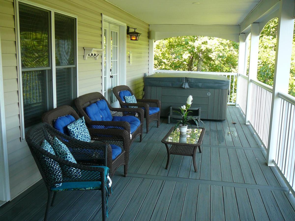 Smokie Mountain Lake House On Douglas Lake - 11 Bedrooms, 6 Bathrooms Sleeping 30 - Lakefront, Secluded, Private, Gated, Personal Boat Dock, Hot Tub , Theater Room, Games Room, Hot Tub, Indoor & Outdoor Kitchens Sevierville Exterior photo
