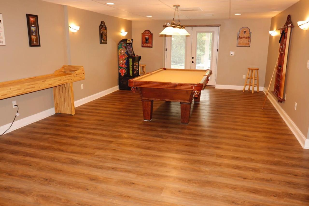 Smokie Mountain Lake House On Douglas Lake - 11 Bedrooms, 6 Bathrooms Sleeping 30 - Lakefront, Secluded, Private, Gated, Personal Boat Dock, Hot Tub , Theater Room, Games Room, Hot Tub, Indoor & Outdoor Kitchens Sevierville Exterior photo